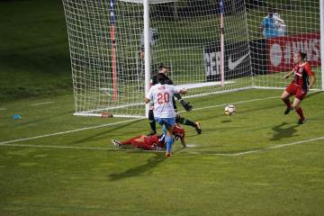 穆里尼奥把准皇马脉搏：想买顶级中场？先得把后防线补好（配图示意）