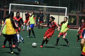 西班牙教练包揽欧战决赛，恩里克埃梅里佩雷斯率队争冠（配图示意）